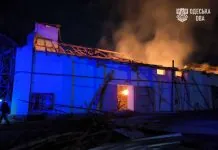 Нічний удар по Одещині: пошкоджені медзаклад, готель і зерновий склад Пошкоджена будівля після російської атаки на Одещину 27 вересня