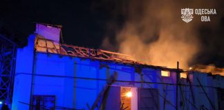 Нічний удар по Одещині: пошкоджені медзаклад, готель і зерновий склад Пошкоджена будівля після російської атаки на Одещину 27 вересня