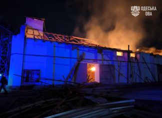 Пошкоджена будівля після російської атаки на Одещину 27 вересня