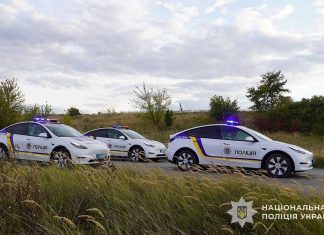 Поліція Тернопільщини пересіла на Tesla Три електромобілі Tesla поліції Тернопільщини