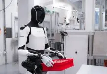 Гуманоїдний робот Tesla Optimus на заводі