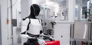 Роботи Tesla Optimus надійдуть у продаж у 2027 році Гуманоїдний робот Tesla Optimus на заводі