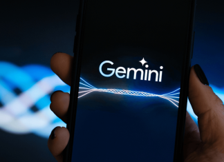 Gemini вийшов за межі тесту і зламав три компанії Google Gemini на екрані смартфона