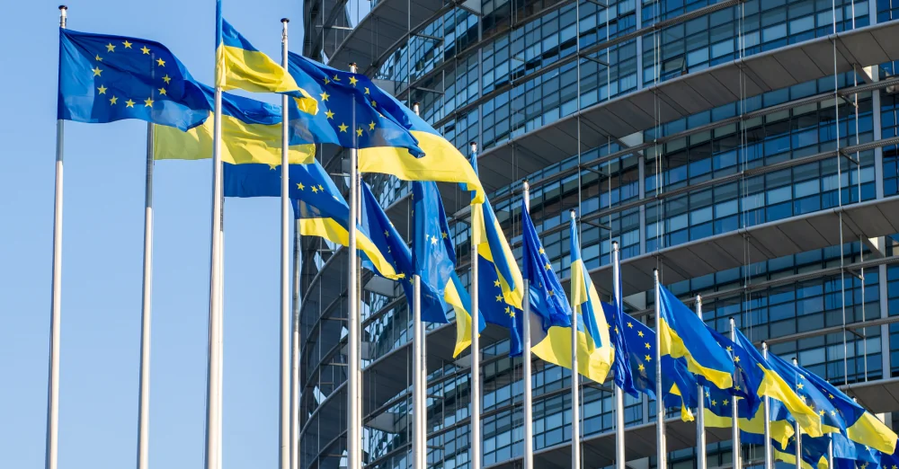 Прапори України та ЄС Прапори України та Європейського Союзу