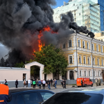 БпЛА влучив у будівлю НАН України в центрі Києва: спалахнула пожежа