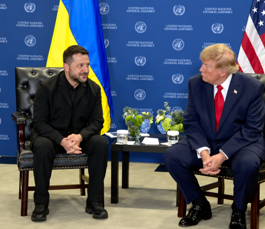 Трамп зробив заяву про Україну на зустрічі із Зеленським Володимир Зеленський і Дональд Трамп на зустрічі у Нью-Йорку