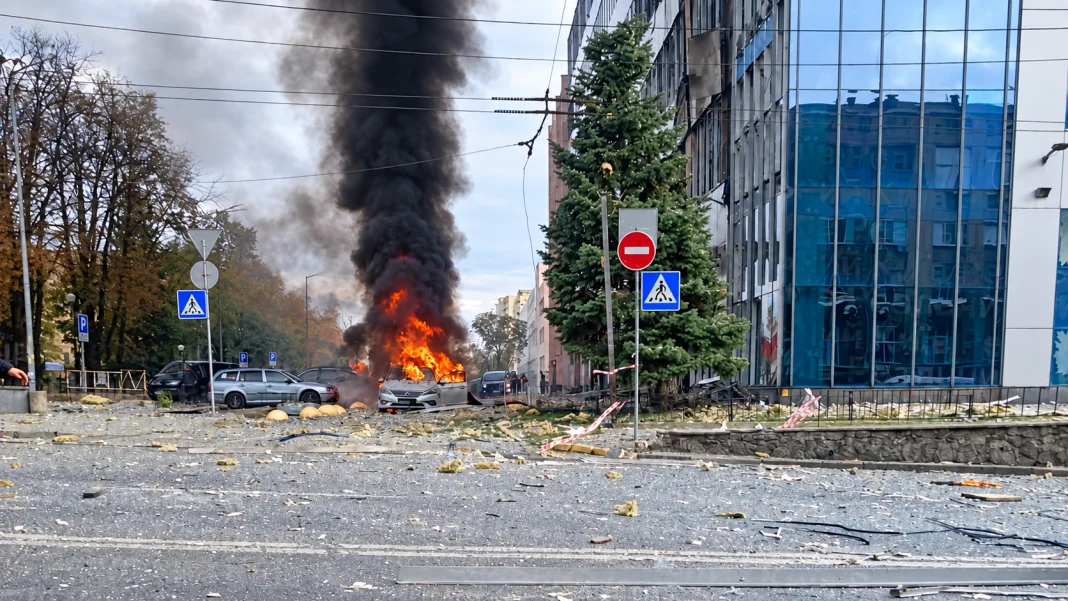Пожежа біля офісної будівлі в Києві після удару російського дрона