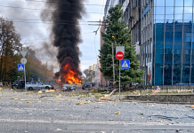 Attack on a business centre in Kyiv: three dead, seven injured Fire near an office building in Kyiv following a strike by a Russian drone