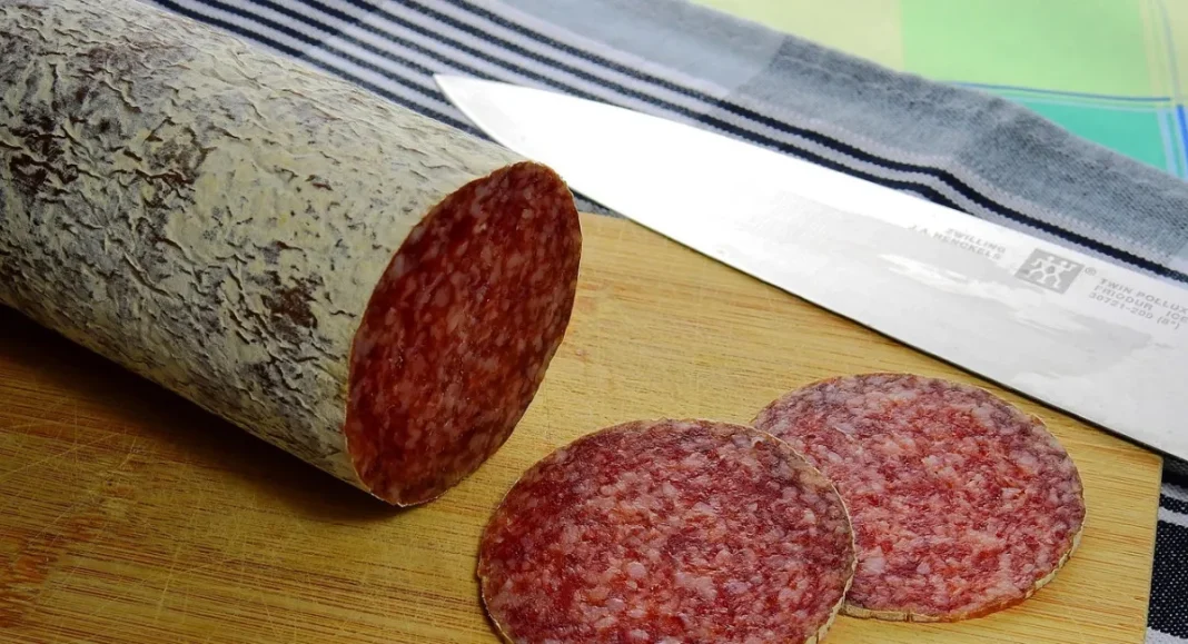 Небезпечна ковбаса з Польщі: які продукти терміново вилучають Небезпечна ковбаса з Польщі: виявили лістерію