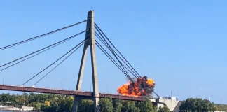 Реактивний БпЛА знову влучив у Північний міст у Києві: повідомляють про жертви Вибух на Північному мосту в Києві після влучання реактивного російського БпЛА