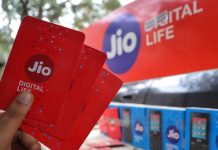 Акції злетіли на 21%: індійська Jio провела рекордне IPO Індійська технологічна компанія Jio Platforms, що належить Reliance Industries, дебютувала на фондових біржах Мумбаї після рекордного IPO