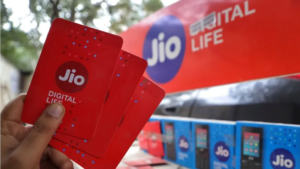 Індійська технологічна компанія Jio Platforms, що належить Reliance Industries, дебютувала на фондових біржах Мумбаї після рекордного IPO