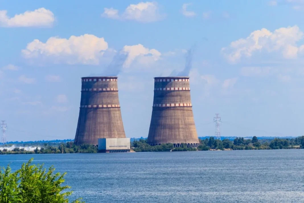 Градирні Запорізької АЕС на тлі повідомлень про можливі інформаційні провокації Росії