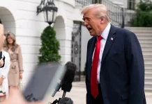 «Sociologists are corrupt»: Trump reacts to falling support The US President speaks to journalists outside the White House