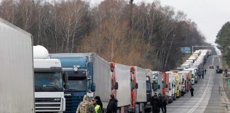 50 hours queuing: what’s happening at the border with Poland A long queue of lorries on the road near the Ukrainian-Polish border