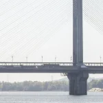 Росія атакувала Південний міст у Києві: рух зупинено