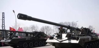 Північнокорейські самохідні артилерійські установки з довгими гарматними стволами
