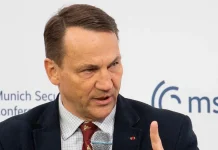 Radosław Sikorski speaks into a microphone at the Munich Security Conference