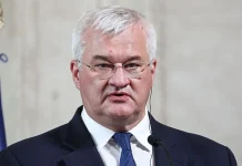 Сибіга розкритикував можливий саміт Трампа, Сі та Путіна без України Міністр закордонних справ України Андрій Сибіга виступає перед мікрофоном