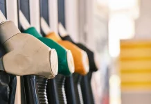 Європа може вивільнити резерви дизеля через високі ціни Ряд паливних пістолетів