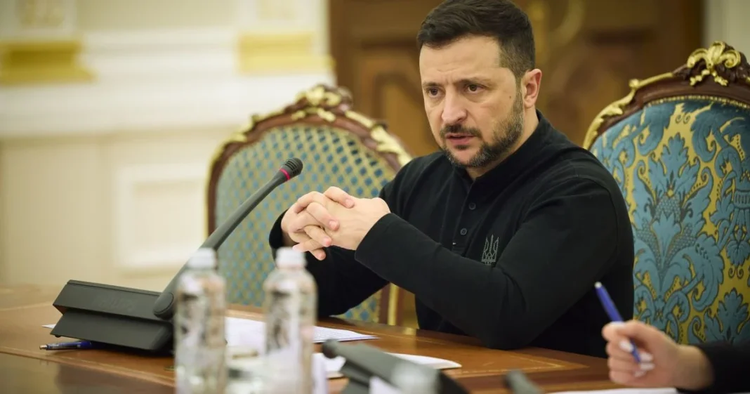 Зеленський під час наради Президент України Володимир Зеленський під час офіційної наради
