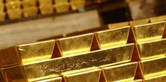 Складені рядами золоті злитки