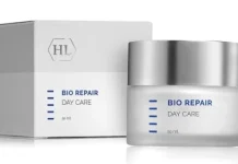 Ізраїльська косметика Holy Land разом із Космі Денний крем Holy Land Bio Repair Day Care 50 мл у баночці поруч із фірмовою упаковкою
