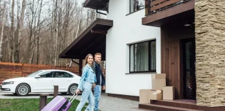 How to organise parking near your house so that the lawn doesn’t turn into a muddy mess A detached house with a landscaped garden and a parking space, next to which a white car is parked.