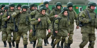 Ambushes, pursuit and area blockades: the Russian Ministry of Defence is drawing up new rules A group of armed Russian military personnel wearing helmets and body armour