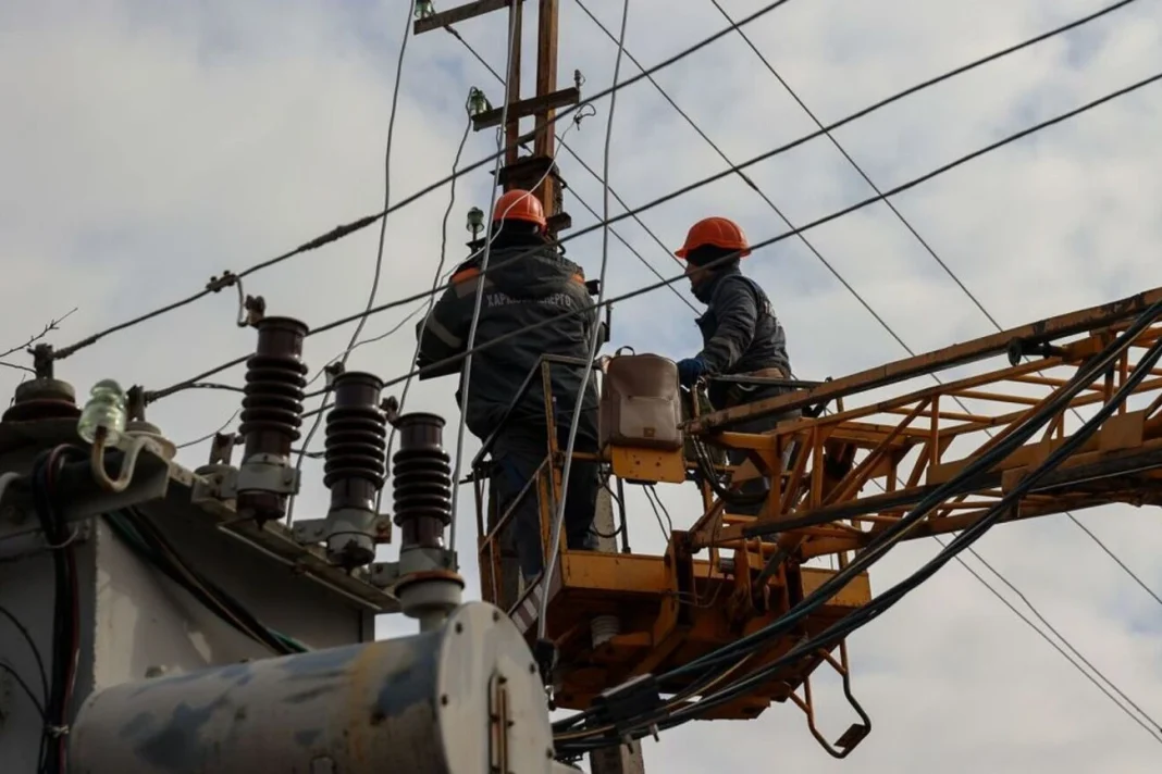 73_big-v1734323533 Power company staff are carrying out repairs to electrical equipment at a substation — emergency power cuts in Kyiv and the Kyiv region on 9 October 2026.