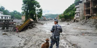 Потужна повінь у Непалі: зниклі люди та руйнування