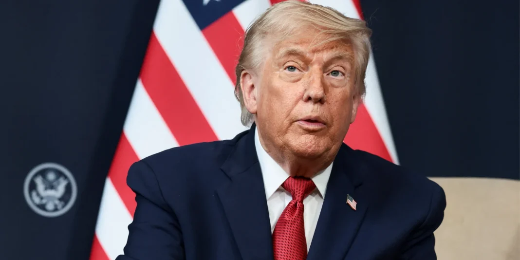 88d3f184cf9ee45364ff11aa750af416 US President Donald Trump against the backdrop of the American flag