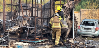 Масований удар по Києву і області: що відомо на ранок Рятувальники працюють на місці прильоту ракети