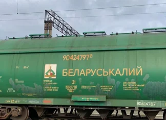 Після санкцій — знову торгівля: білоруський калій повертається на ринок США Вагон-цистерна з написом «Білоруськалій» на залізниці