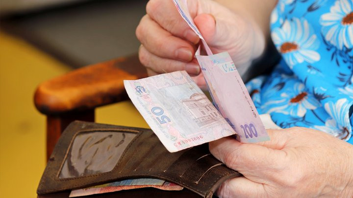 У листопаді 2026 року пенсіонерам гарантують виплати від 3406 до 4213 грн. Хто має право на ці суми та вікові надбавки до 570 грн. Доплати до пенсій у листопаді: хто отримає до 4213 грн