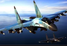 Російські винищувачі Су-35 у польоті