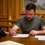 Зеленський підписав закони про ПДВ на онлайн-посилки та доходи платформ