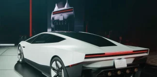 Білий електричний спорткар Tesla Roadster