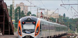 Через проблеми з мостами в Києві додали 18 рейсів електрички У Києві запускають 18 додаткових поїздів між берегами