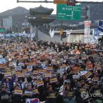 Seoul has been gripped by mass protests: demonstrators are calling for Lee Jae-myung to step down