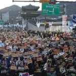 Сеул охопили масові протести: вимагають відставки Лі Чже Мьона