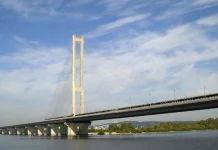 КМДА закликала не публікувати кадри пошкоджених мостів Києва КМДА закликала не показувати пошкодження мостів Києва