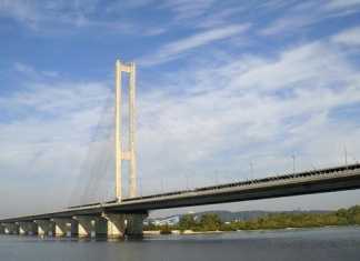 КМДА закликала не публікувати кадри пошкоджених мостів Києва КМДА закликала не показувати пошкодження мостів Києва