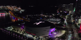 GTA 6 виходить у реальний світ: над Маямі засвітився Vice City Напис Welcome to Vice City на даху Kaseya Center у Маямі в межах реклами GTA 6
