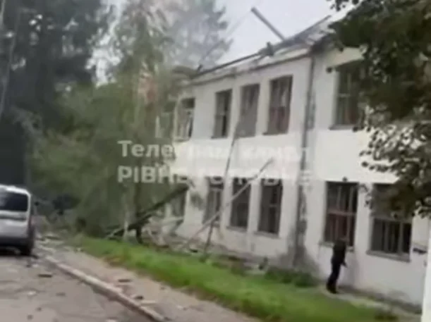Рівне Пошкоджений навчальний корпус у Рівному