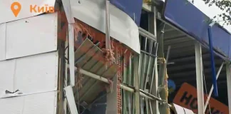 Сильно пошкоджена будівля льодової арени в Дніпровському районі Києва після російської ракетної атаки 19 жовтня 2026 року.