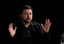 Президент України Володимир Зеленський у чорному костюмі