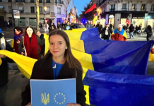 Ukrainians took to the streets of Paris: what they called on Europe to do During an evening march in Paris, Ukrainian and French activists are carrying large Ukrainian flags and a banner featuring the symbols of Ukraine and the European Union.