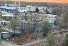 Пошкоджені будівлі та уламки на території промислового комплексу "Маршал"