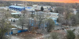 Пошкоджені будівлі та уламки на території промислового комплексу "Маршал"